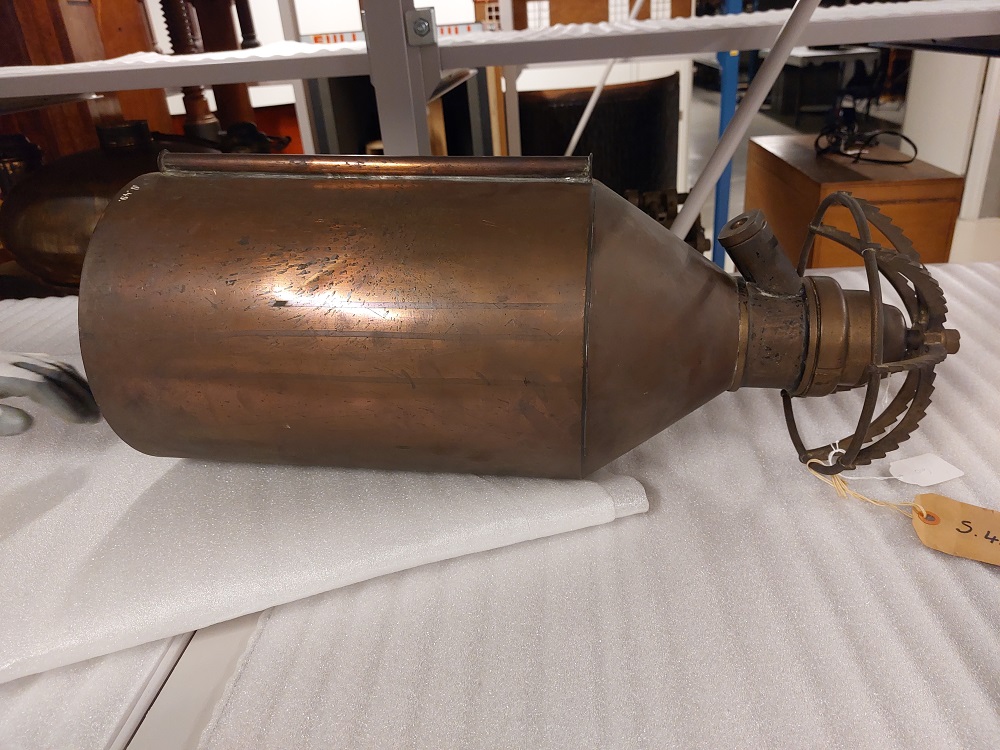 Instructiemodel van een torpedo met stoothoorn, als bij de Marine in gebruik geweest. Type McEvoy.