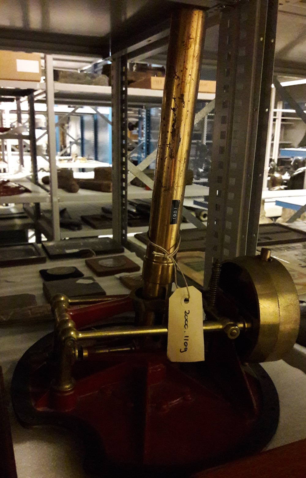 Koersregelaar van een Whitehead torpedo met serienummer 8264.