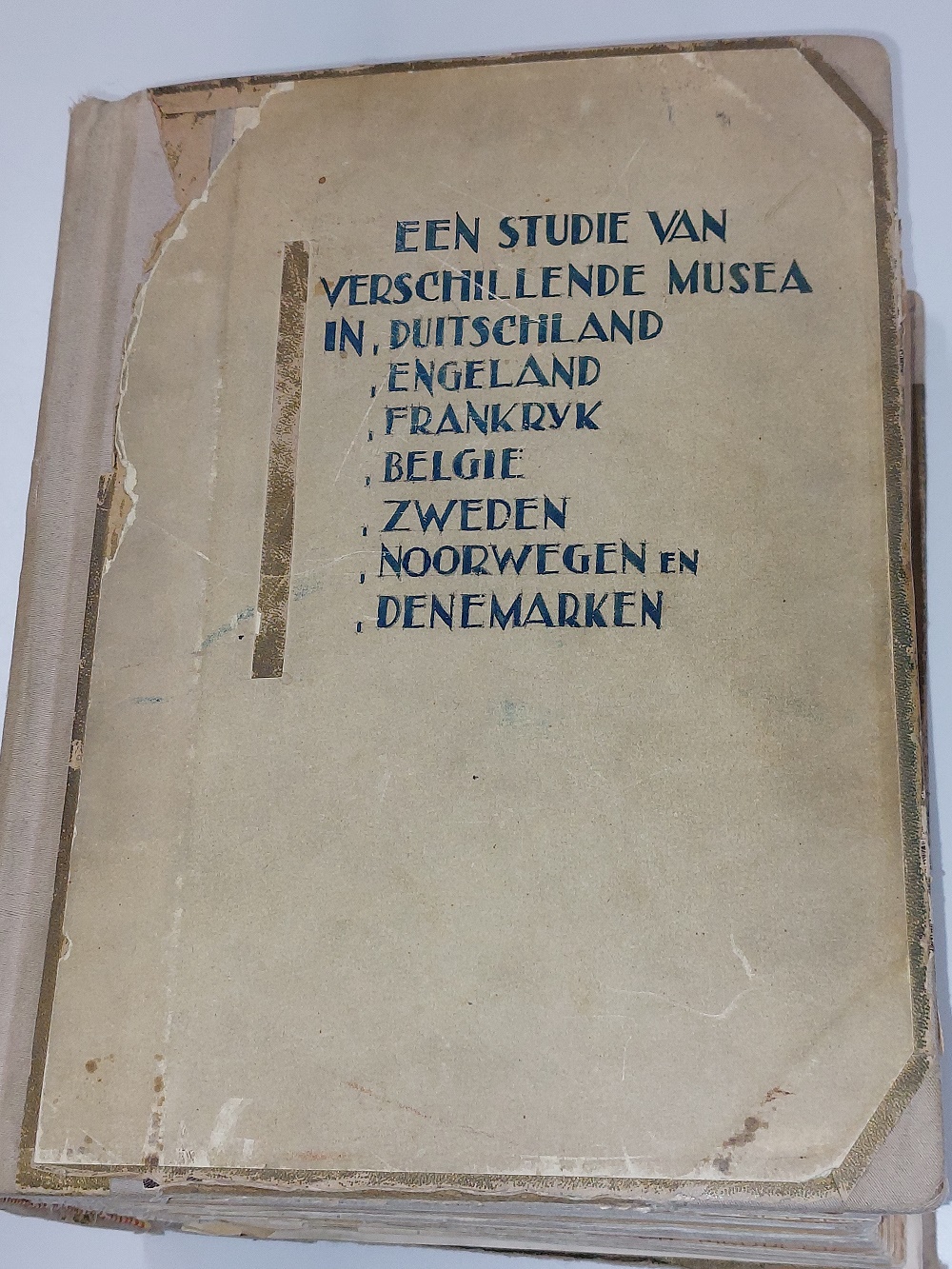 Documentatie van verschillende museumgebouwen in Europa.