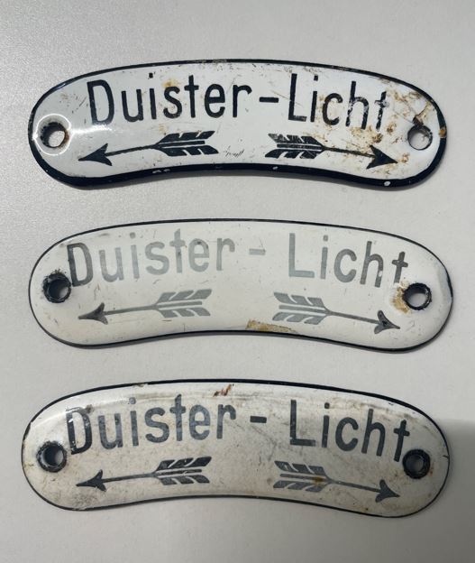 Drie informatieborden trein Duister-Licht