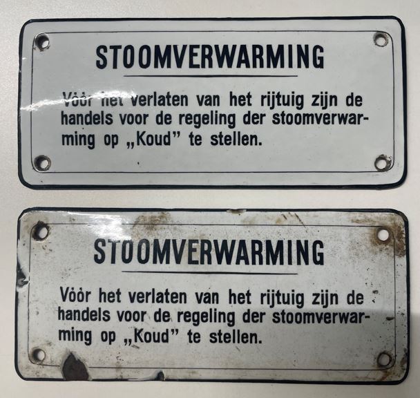 Twee informatieborden trein Stoomverwarming