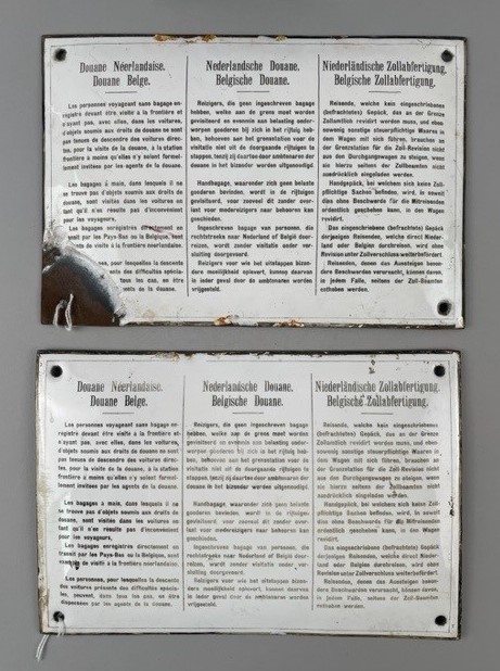 Twee informatieborden Nederlandsche Douane. Belgische Douane
