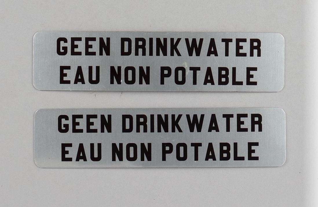 Twee informatieborden Geen drinkwater/ Eau non potable