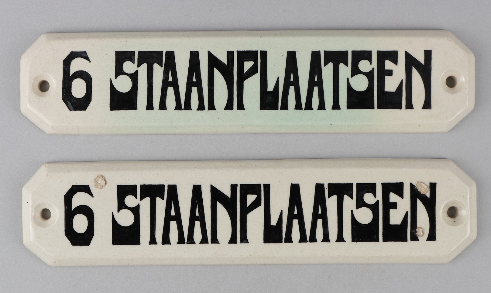 Twee informatieborden 6 staanplaatsen