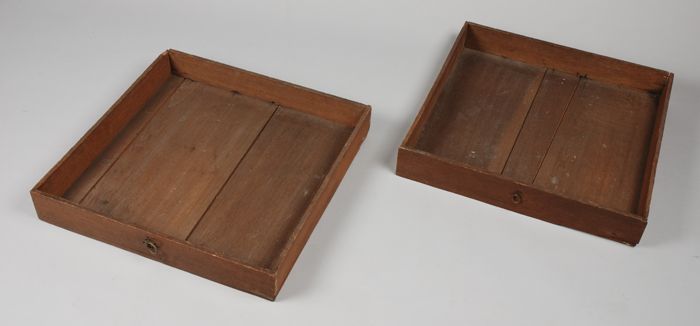 Twee eikenhouten laden